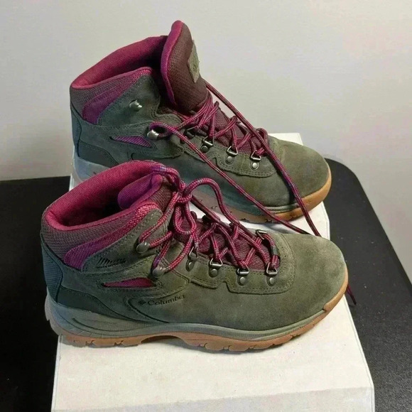 Columbia Women's Newton Ridge
Lightweight Waterproof Hiking Boot Size 10 Green - Picture 2 of 12